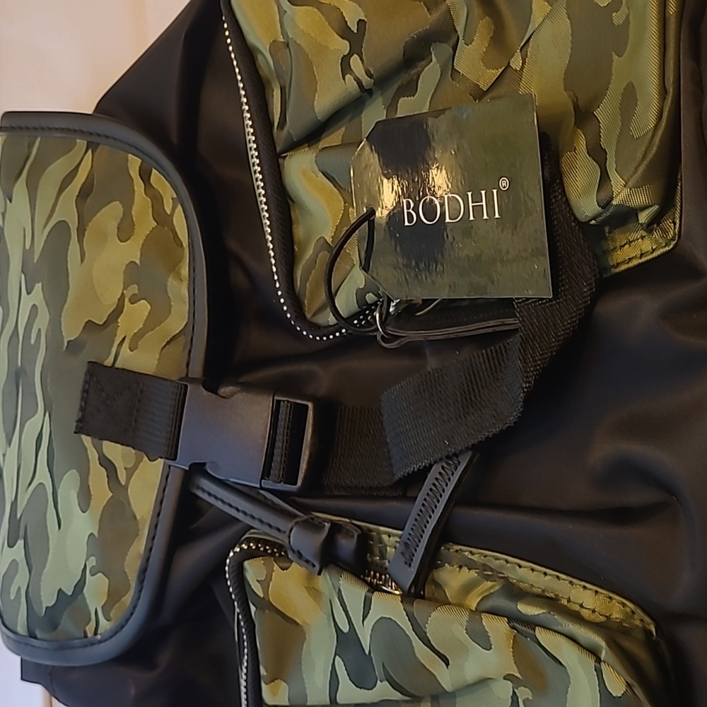 NWT Bodhi Unisex Drawstring Mini Backpack w/ Dual Zipper Pockets, Green Camo - Picture 6 of 6